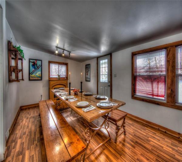 Unique Very PRIVATE 6 bdrm Blue Collingwood Cottage Rental PL35722