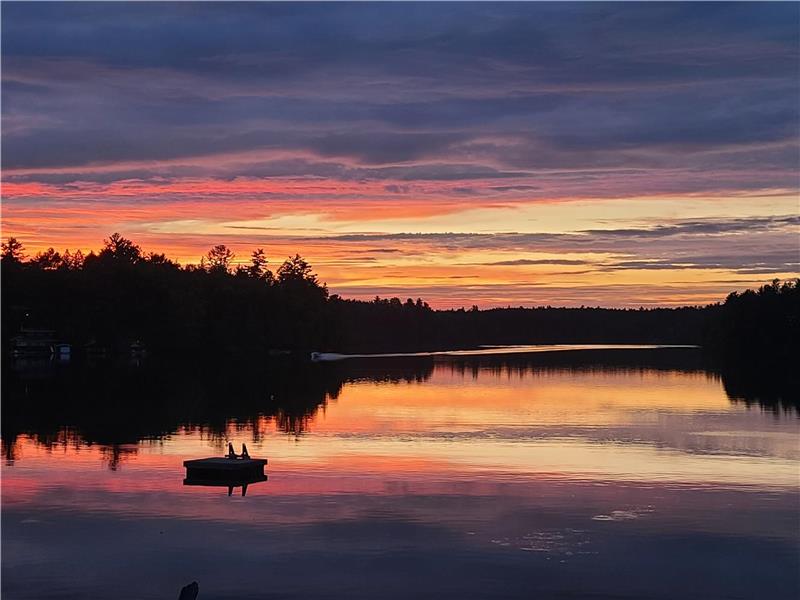 Pine Lodge on Danford Lake, sandy Kazabazua / Danford Lake Cottage