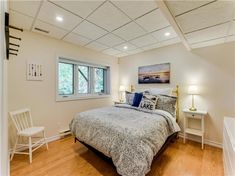 Pine Lodge on Danford Lake, sandy Kazabazua / Danford Lake Cottage