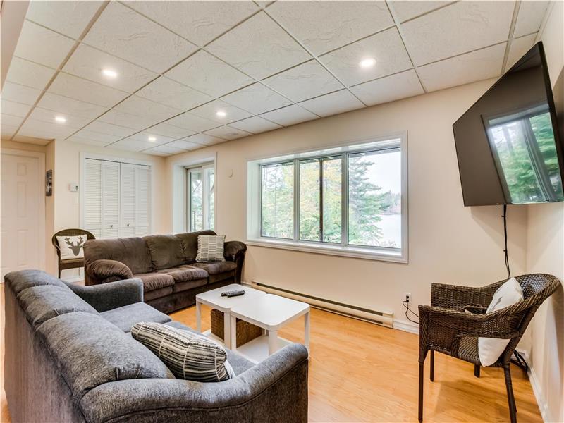 Pine Lodge on Danford Lake, sandy Kazabazua / Danford Lake Cottage