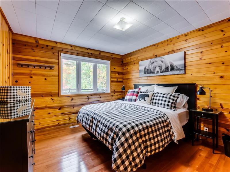 Pine Lodge on Danford Lake, sandy Kazabazua / Danford Lake Cottage