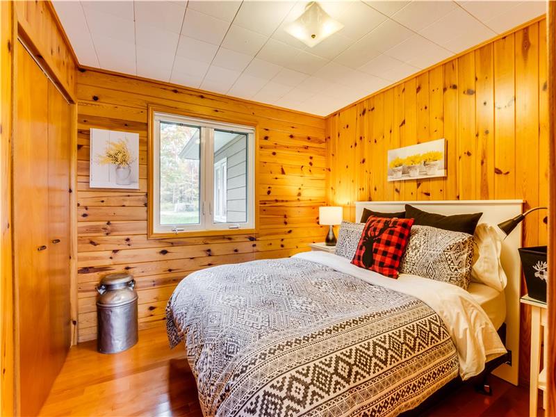 Pine Lodge on Danford Lake, sandy Kazabazua / Danford Lake Cottage