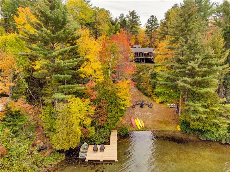Pine Lodge on Danford Lake, sandy Kazabazua / Danford Lake Cottage
