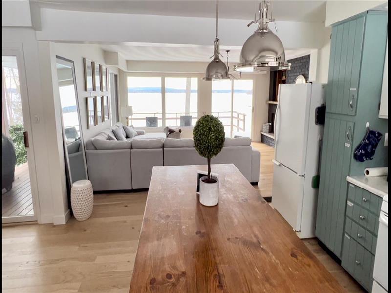 The Bestview Lakehouse in Prince Carrying Place Cottage Rental PL