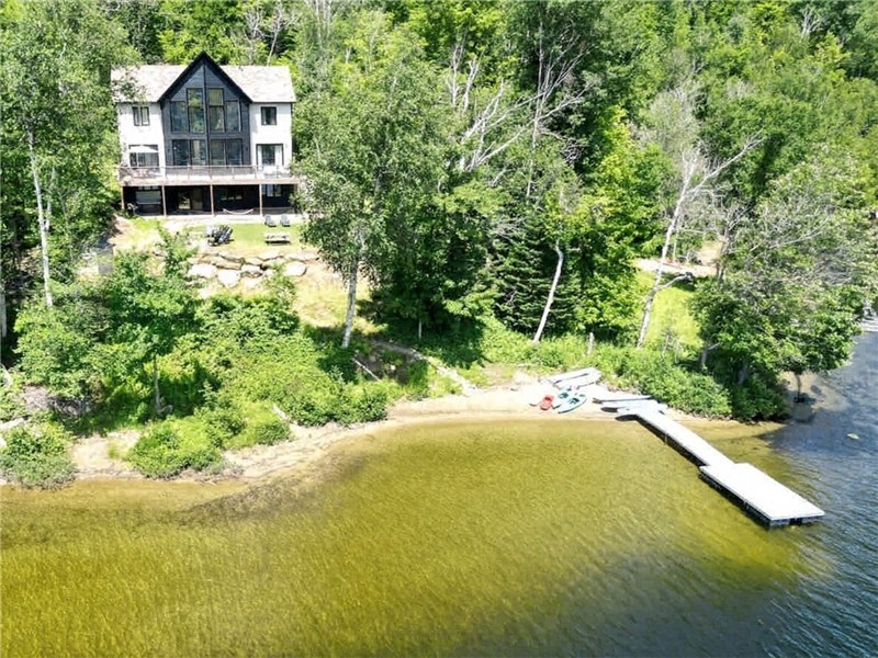 New Luxurious Waterfront White sand BEACH SPA BILLARD ARCADE GAMES - Close to Tremblant