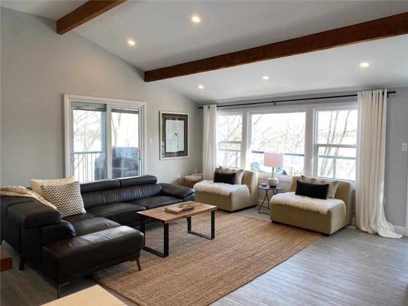 MODERN WATERFRONT CRANBERRY LAKE Seeleys Bay Cottage Rental PL