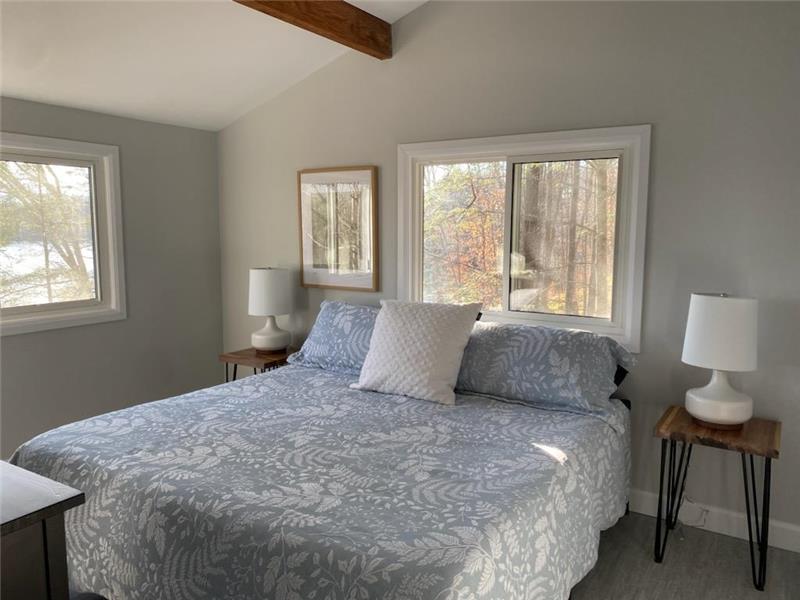 MODERN WATERFRONT CRANBERRY LAKE Seeleys Bay Cottage Rental PL