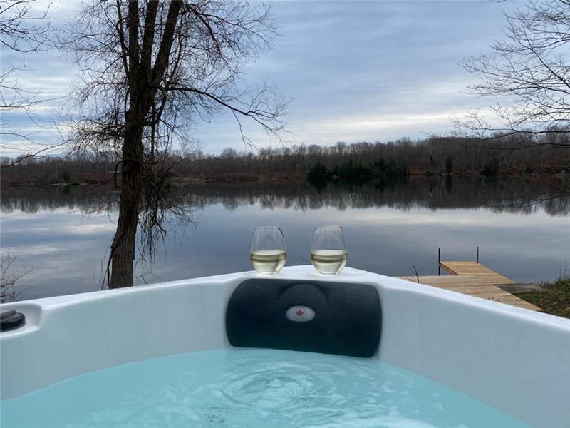 MODERN WATERFRONT CRANBERRY LAKE Seeleys Bay Cottage Rental PL