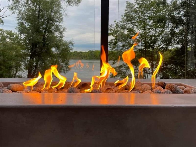 MODERN WATERFRONT CRANBERRY LAKE Seeleys Bay Cottage Rental PL