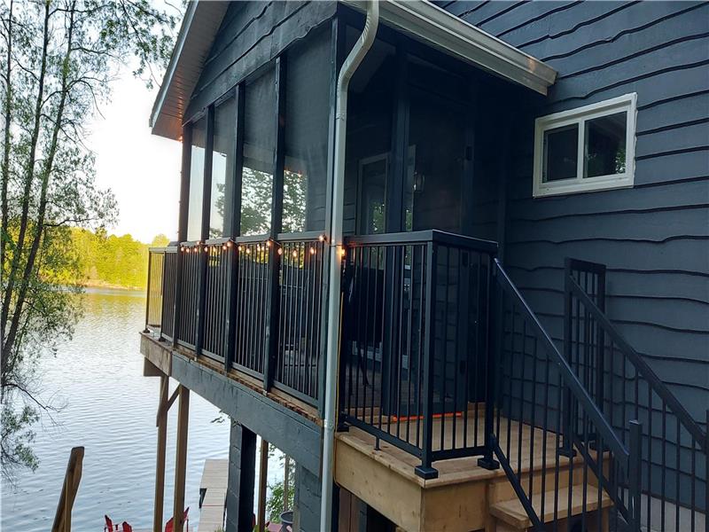 MODERN WATERFRONT CRANBERRY LAKE Seeleys Bay Cottage Rental PL