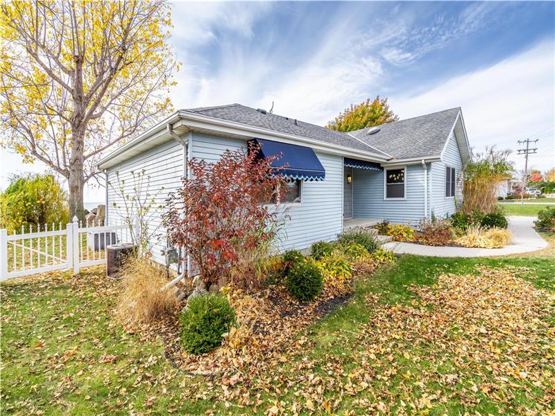 Waterfront Bungalow on Point Pelee Leamington Cottage Rental GL