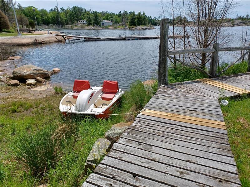 Quiet Wilderness Paradise, Clean Honey Harbour Cottage Rental GL