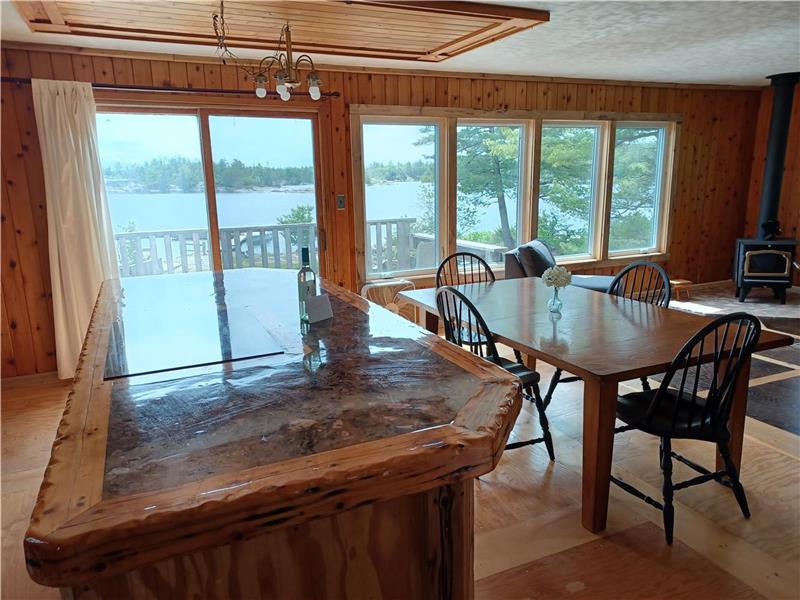 Quiet Wilderness Paradise, Clean Honey Harbour Cottage Rental GL