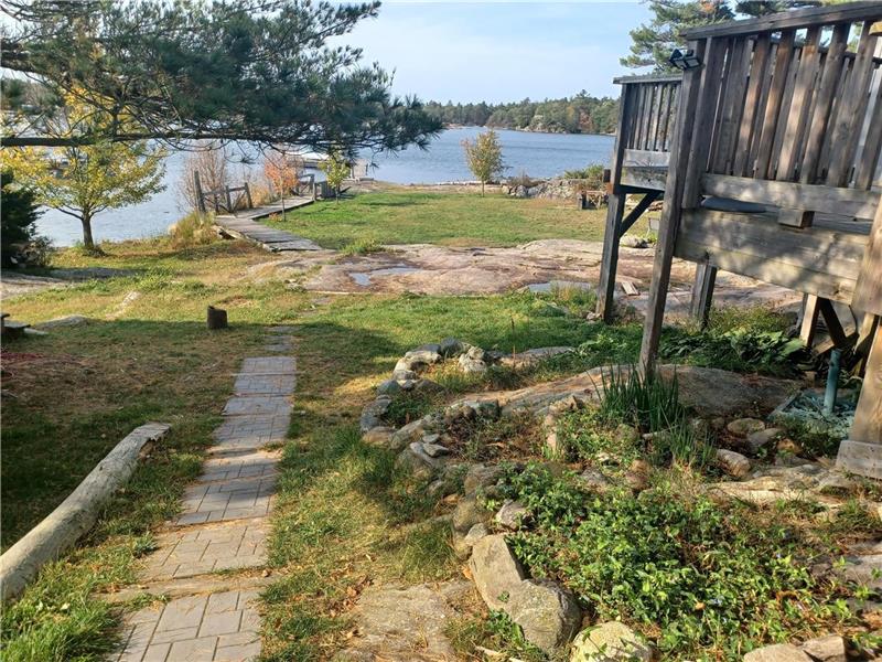 Quiet Wilderness Paradise, Clean Honey Harbour Cottage Rental GL