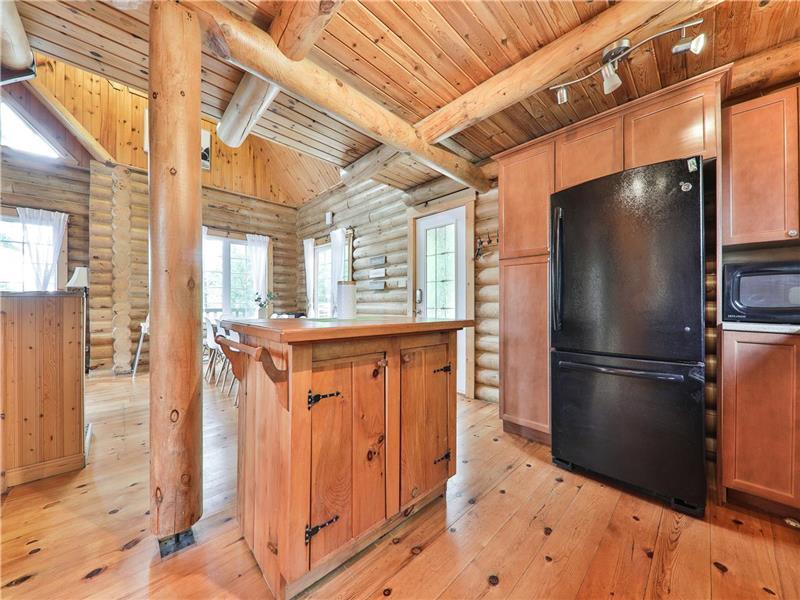 Chalet la Bellevue du Lac GrenvillesurlaRouge Cottage Rental DI