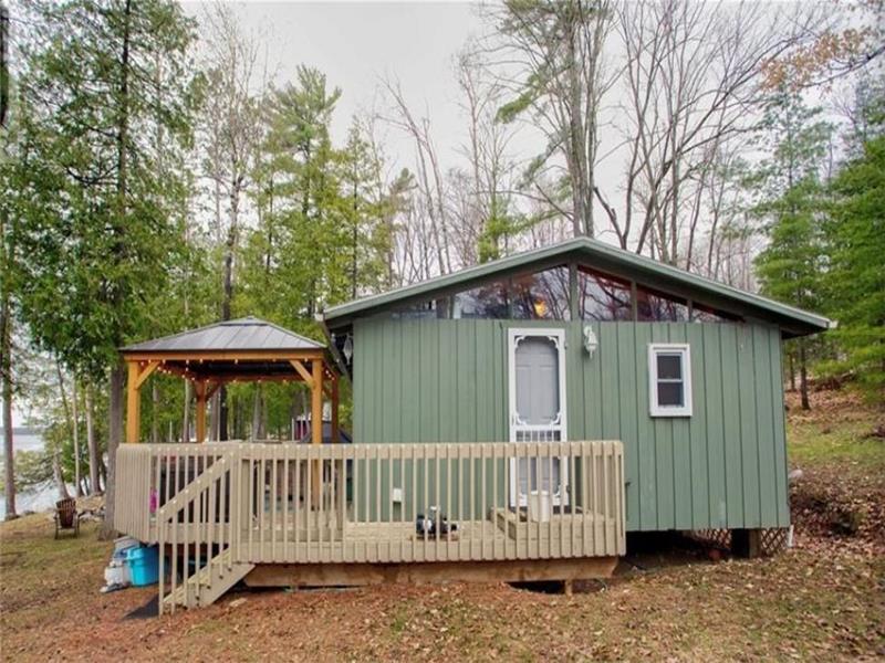 Maple Grove Retreat on Mink Lake Eganville Cottage Rental GL36455