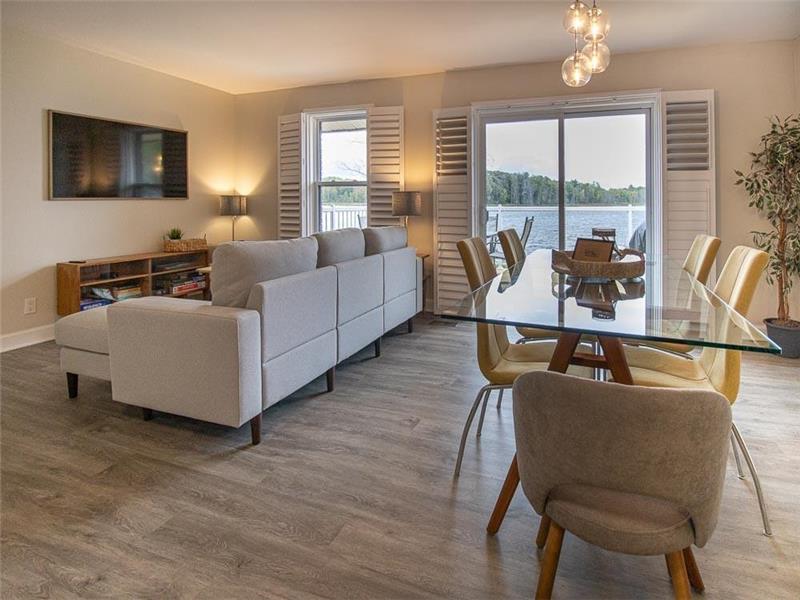 Four Seasons Lakehouse 2BR Victoria Harbour Cottage Rental PL