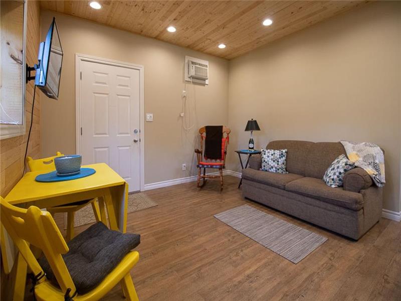 Big Fun Little Cottage Cozy Port Burwell Cottage Rental PL36524 CottagesInCanada