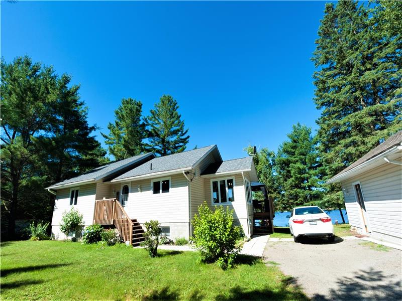 Lakefront Getaway Cottage in Haliburton Cottage Rental DI36534