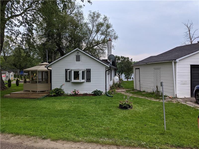 Trent River Waterfront Getaway Rice Lake Cottage Rental PL36627