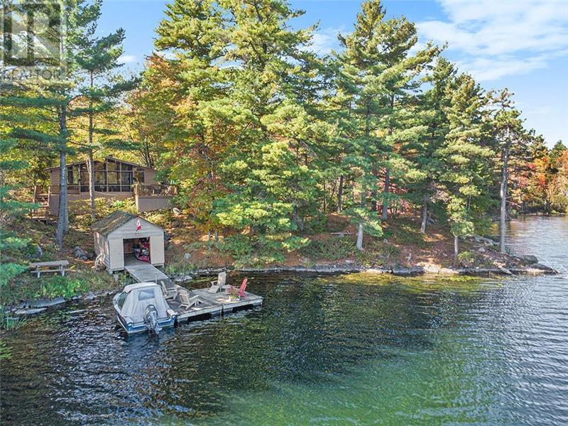 Lakefront Cottage in Tay Valley Perth Cottage Rental DI36632 CottagesInCanada