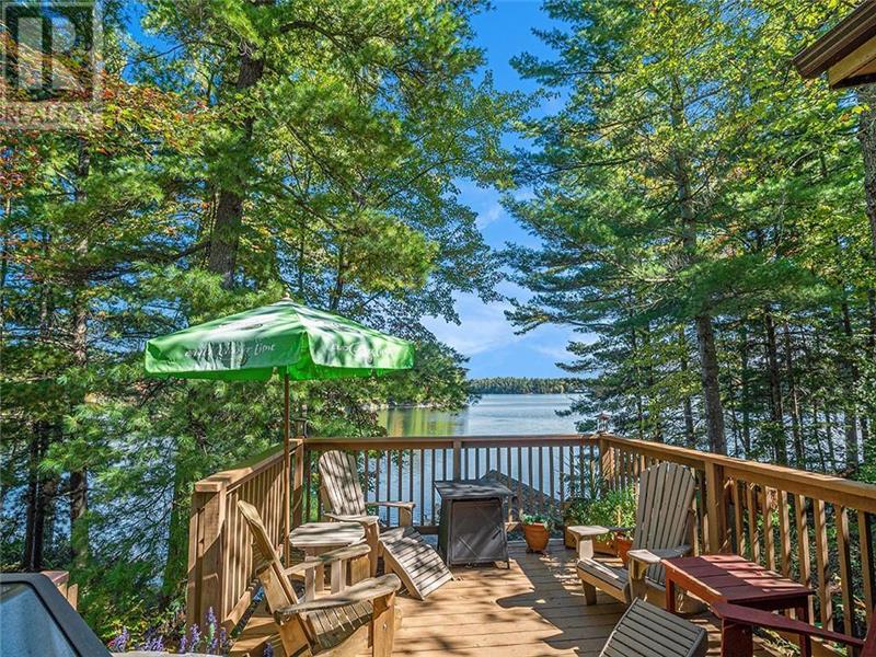 Lakefront Cottage in Tay Valley Perth Cottage Rental DI36632 CottagesInCanada