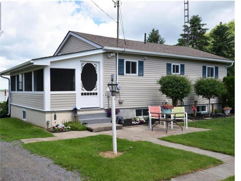 Hay Bay Lakehouse 80' private Napanee Cottage Rental PL36713