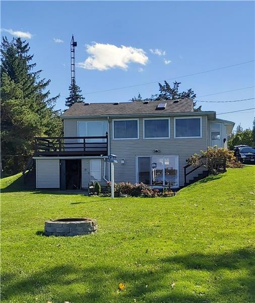 Hay Bay Lakehouse 80' private Napanee Cottage Rental PL36713