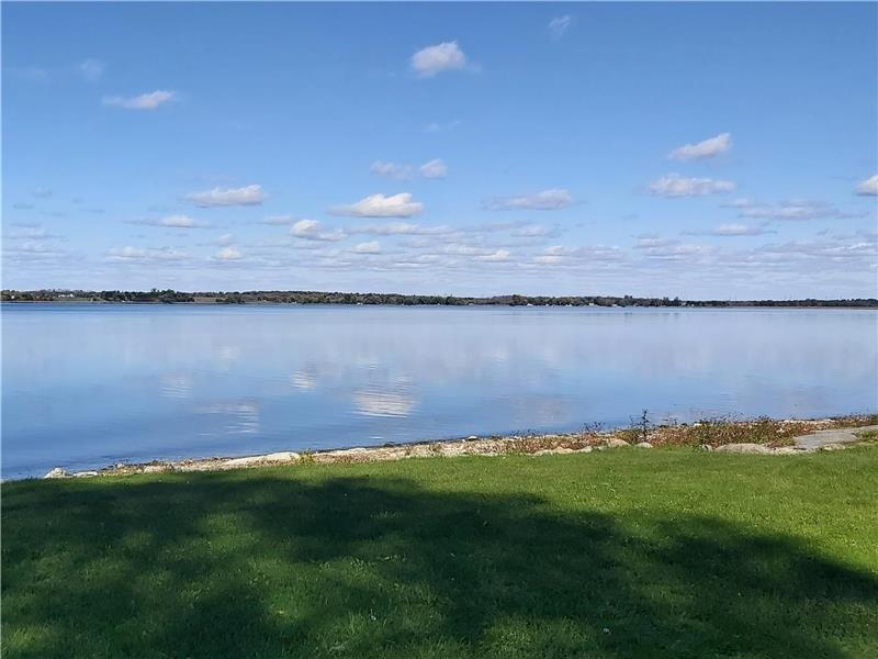 Hay Bay Lakehouse 80' private Napanee Cottage Rental PL36713