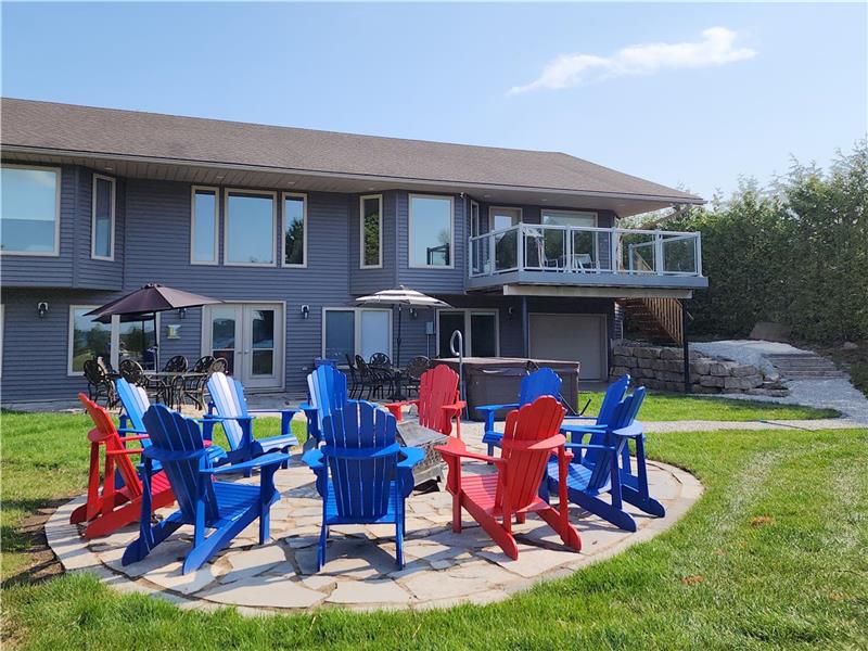 Waterfront, Hot Tub, Firepit, Wiarton Cottage Rental DI36787