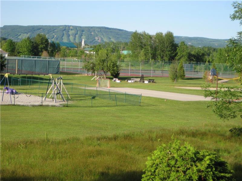 Chalet Townhouse In Collingwood, ON Collingwood Cottage Rental GL