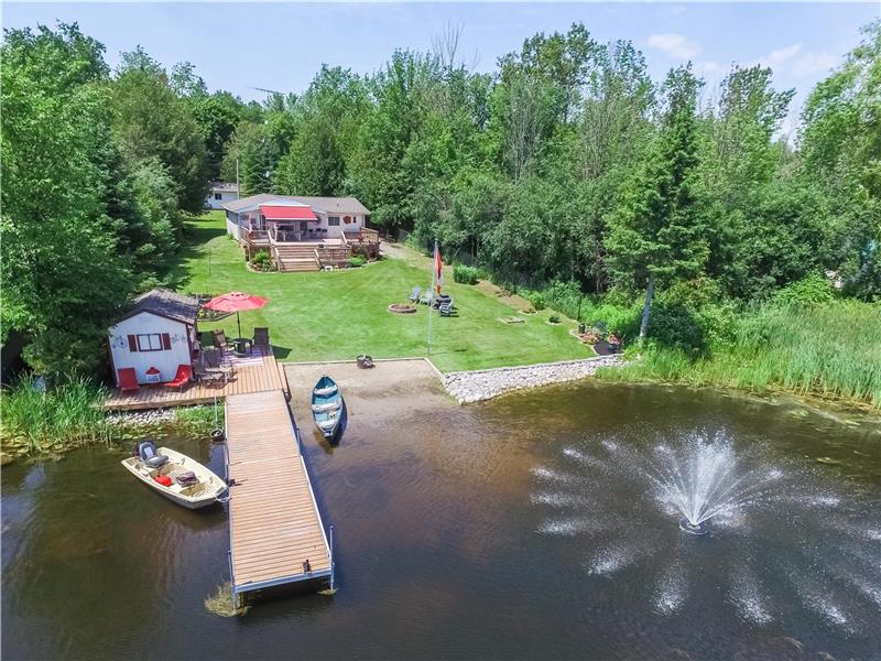 Beautiful Waterfront Cottage! Kawartha Lakes Cottage Rental PL