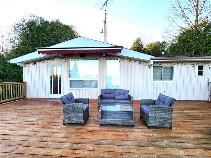 Beautiful Waterfront Cottage! Kawartha Lakes Cottage Rental PL