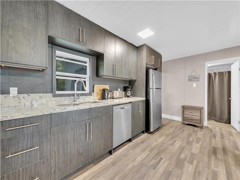 Four Lakefront Cottages Large Dock Madoc Cottage Rental DI36914