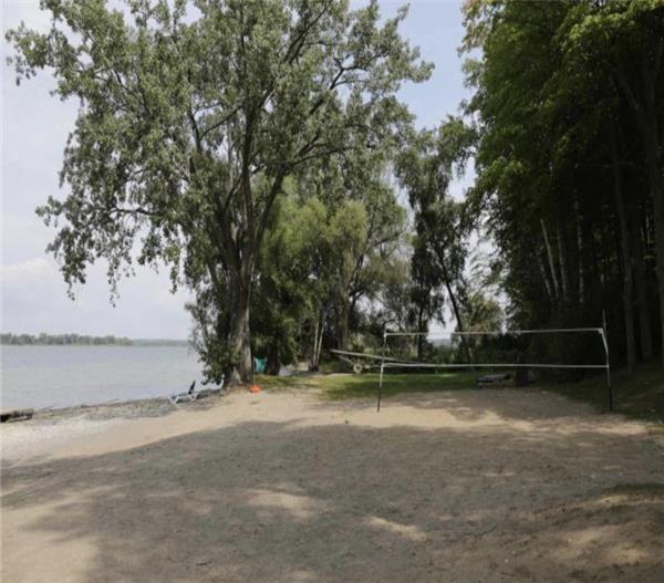 East Lake Cottage Escape 10 Cherry Valley Cottage Rental DI37041