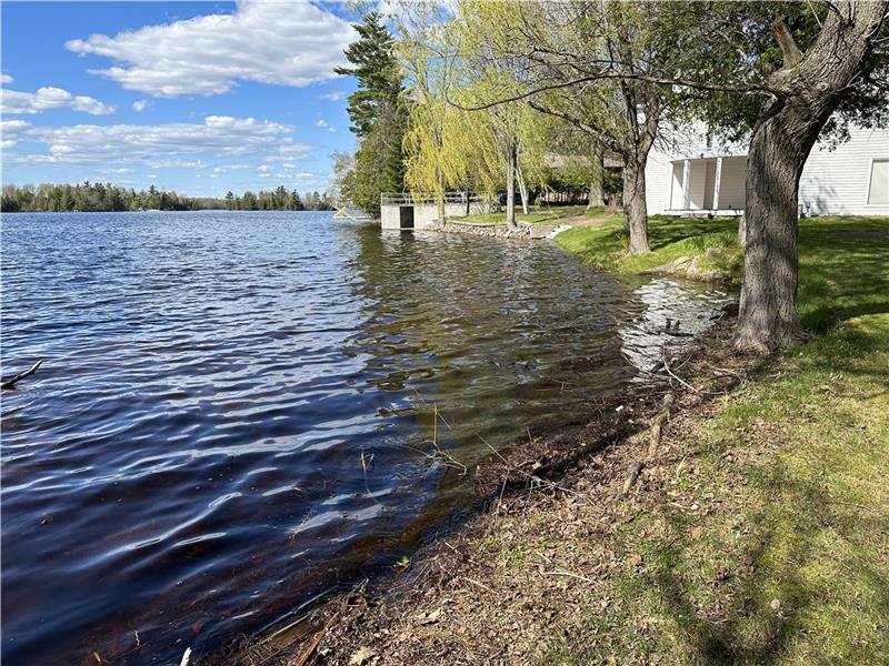The Sunset Lake House Rideau Ferry Cottage Rental DI37062