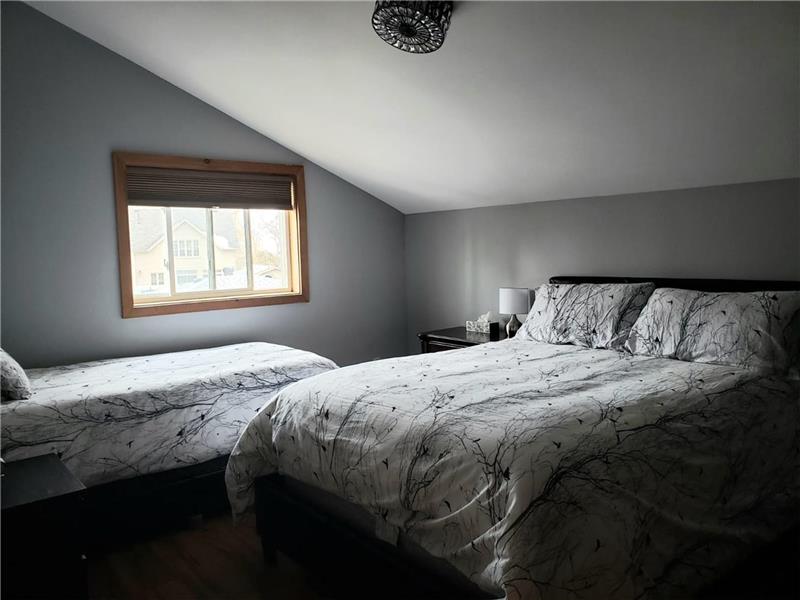 Sunshine Retreat Lake House Selkirk Cottage Rental DI37120