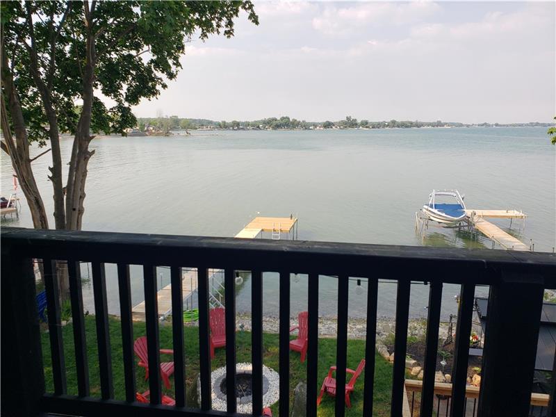 Sunshine Retreat Lake House Selkirk Cottage Rental DI37120