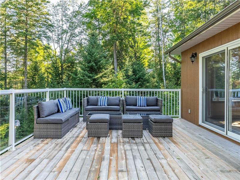 Large 5bed 4bath Lakefront home in Bancroft Cottage Rental PL37128 CottagesInCanada