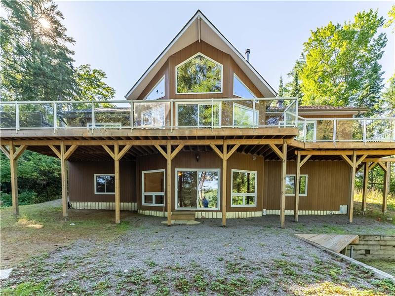 Large 5bed 4bath Lakefront home in Bancroft Cottage Rental PL37128