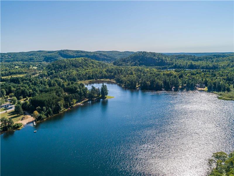 Large 5bed 4bath Lakefront home in Bancroft Cottage Rental PL37128 CottagesInCanada