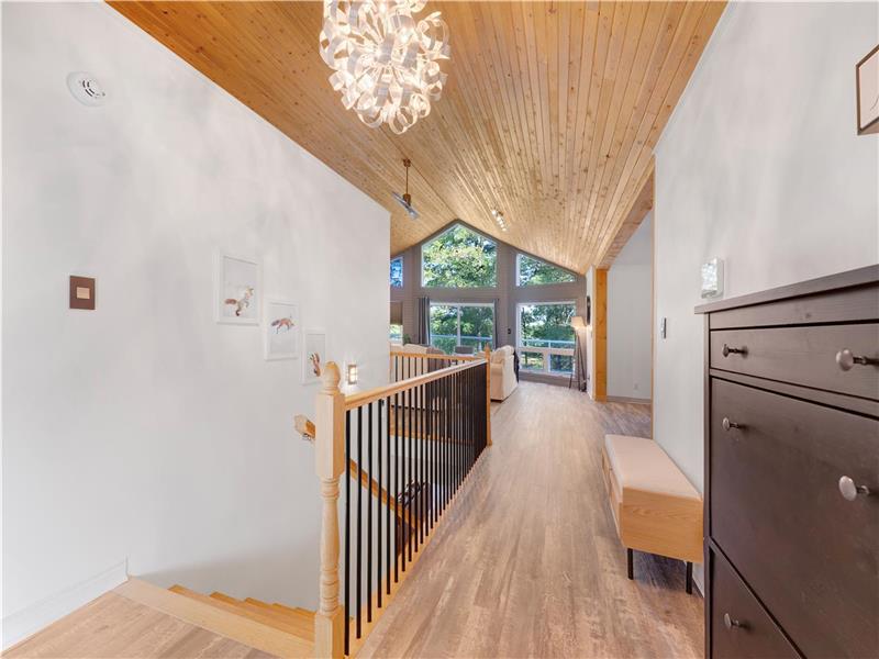 Large 5bed 4bath Lakefront home in Bancroft Cottage Rental PL37128