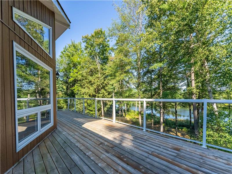 Large 5bed 4bath Lakefront home in Bancroft Cottage Rental PL37128