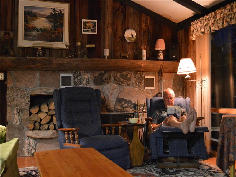 Negeek Lake Beach Front Cosy Combermere Cottage Rental DI37143