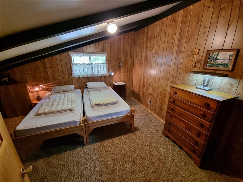 Negeek Lake Beach Front Cosy Combermere Cottage Rental DI37143