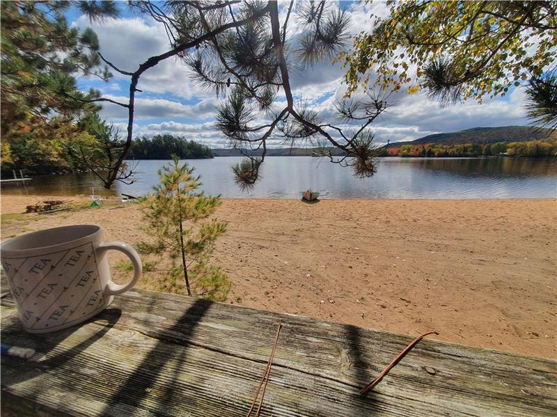 Negeek Lake Beach Front Cosy Combermere Cottage Rental DI37143