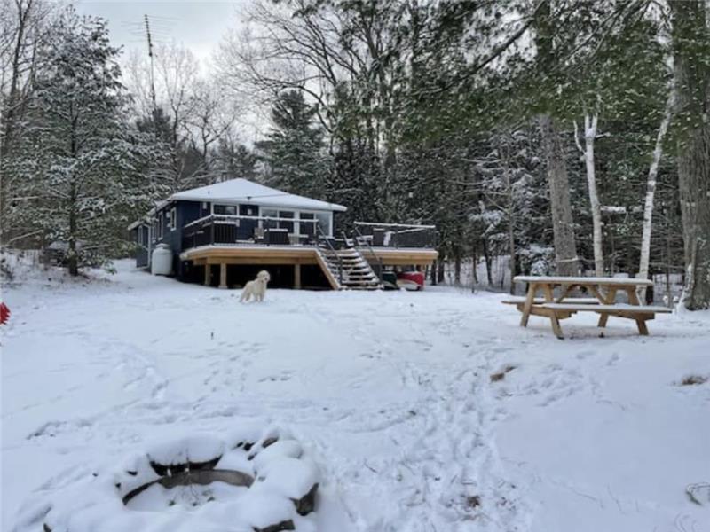 The W on Pigeon; outdoor sauna, Bobcaygeon Cottage Rental DI37160 CottagesInCanada