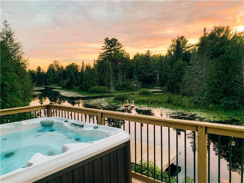 Riverside Paradise Modern Bobcaygeon Cottage Rental DI37197