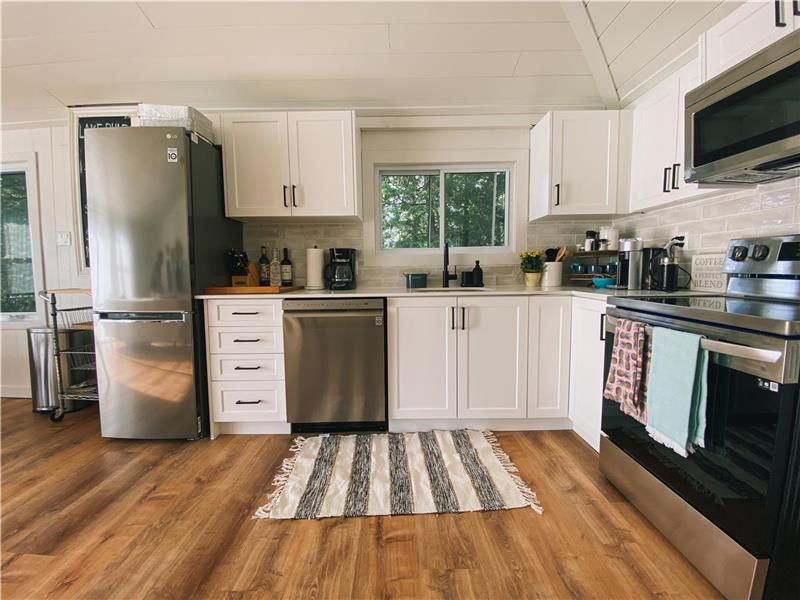 Riverside Paradise Modern Bobcaygeon Cottage Rental DI37197