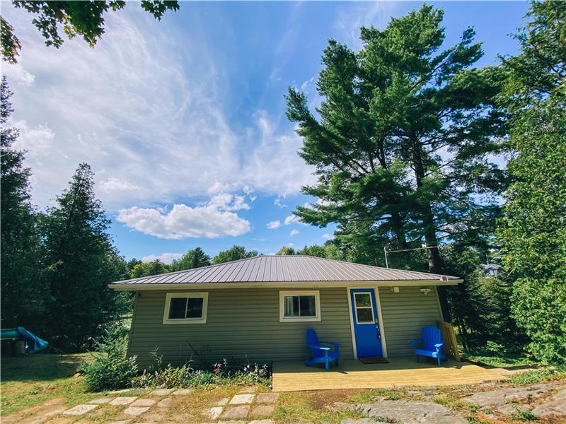 Riverside Paradise Modern Bobcaygeon Cottage Rental DI37197